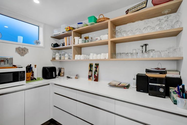 Photo of property in 321b Mangorei Road, Merrilands, New Plymouth, 4312