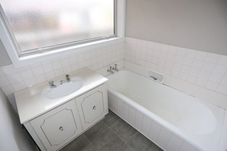 Photo of property in 43 Burnside Crescent, Burnside, Christchurch, 8053