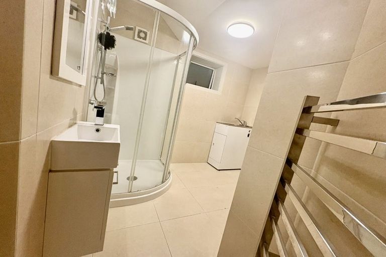 Photo of property in 28 Kate Sheppard Avenue, Torbay, Auckland, 0630