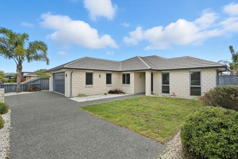 Photo of property in 82 Golden Sands Drive, Papamoa Beach, Papamoa, 3118