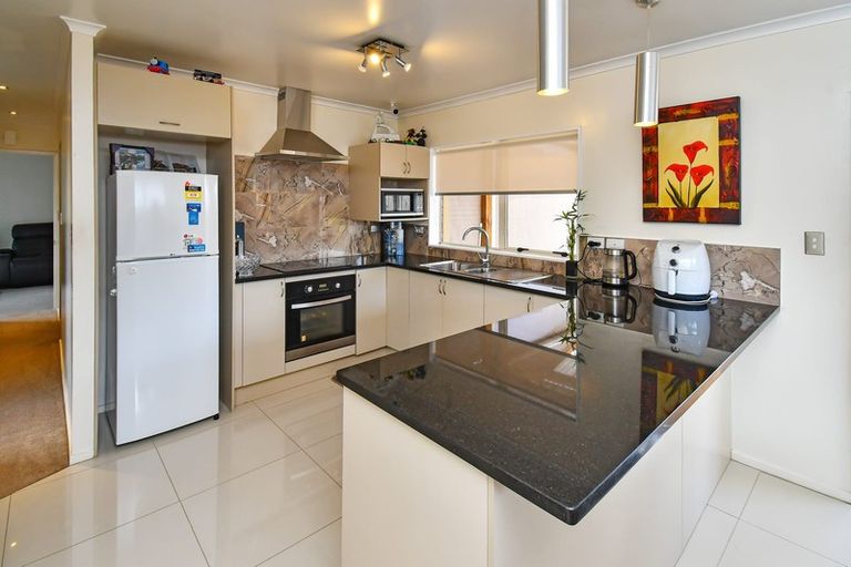 Photo of property in 401a Roscommon Road, Clendon Park, Auckland, 2103