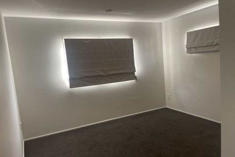 Photo of property in 16 Merlot Way, Te Atatu South, Auckland, 0610