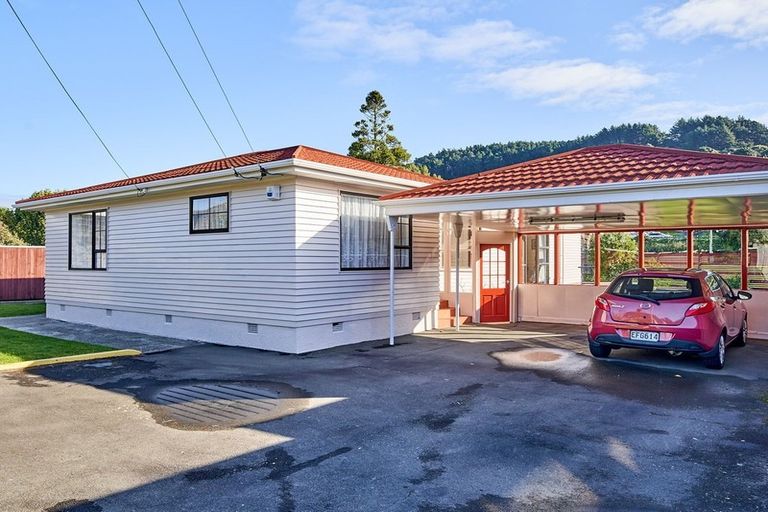 Photo of property in 27 Findlay Street, Tawa, Wellington, 5028