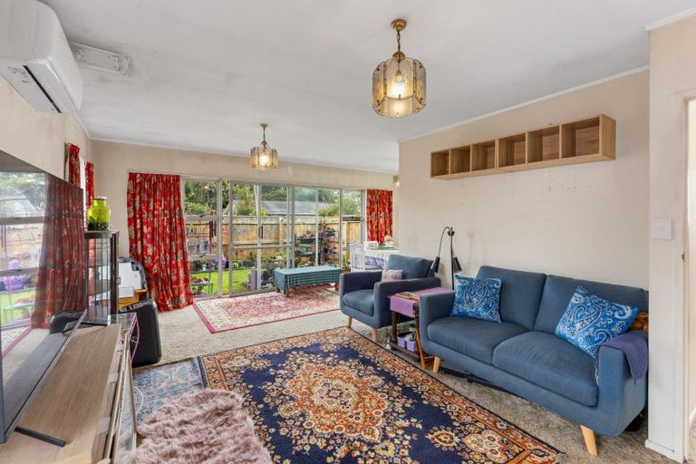 Photo of property in 22 Buckley Grove, Paraparaumu, 5032