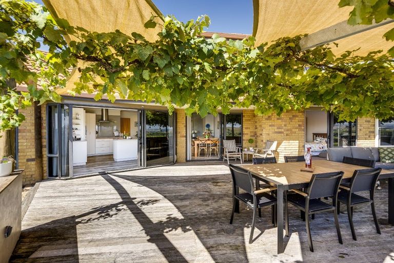 Photo of property in 63 Omarunui Road, Waiohiki, Napier, 4183