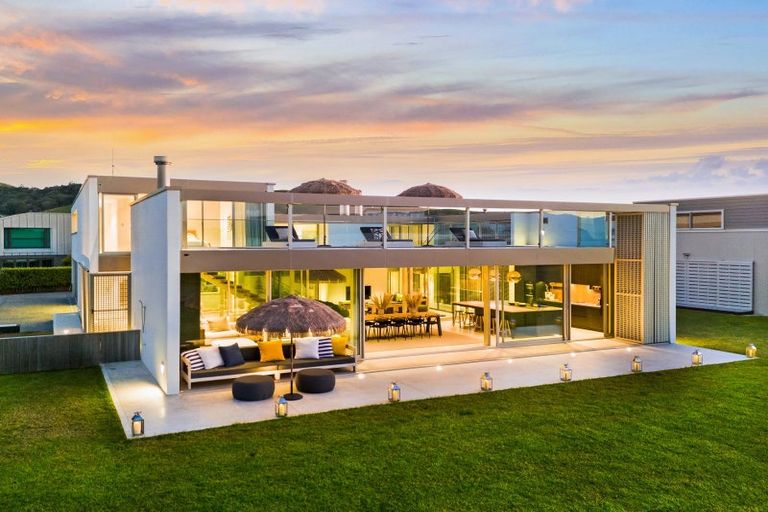 Photo of property in 45 Taumata Road, Omaha, 0986