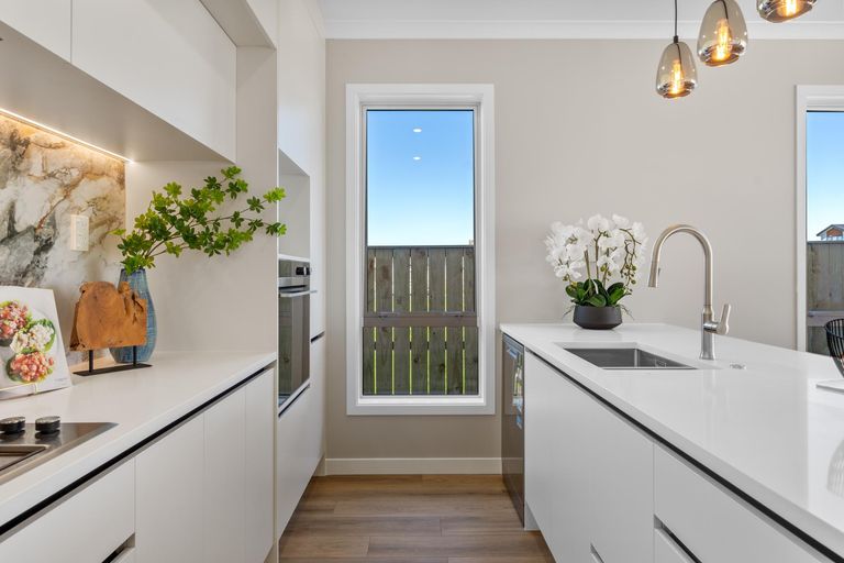 Photo of property in 1 Koiora Road, Clarks Beach, 2122