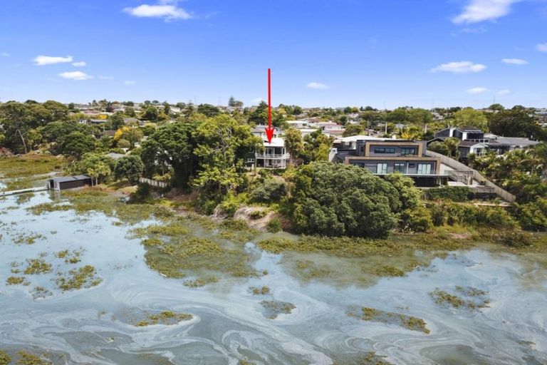 Photo of property in 112 Tiroroa Avenue, Te Atatu South, Auckland, 0610