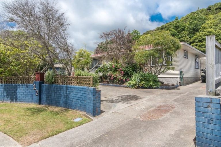 Photo of property in 12 Brazier Grove, Paraparaumu, 5032