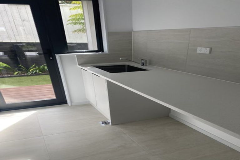 Photo of property in 32d Potter Avenue, Northcote, Auckland, 0627