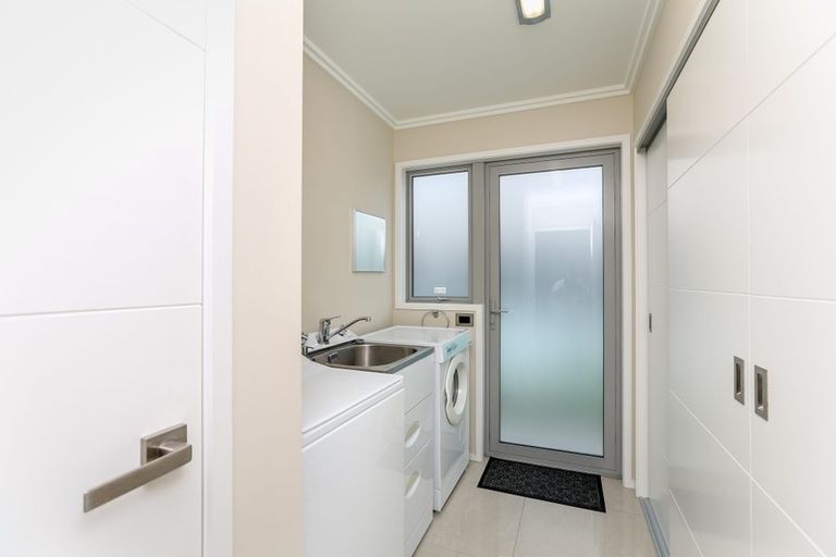 Photo of property in 2 Cutfield Road, New Plymouth, 4310