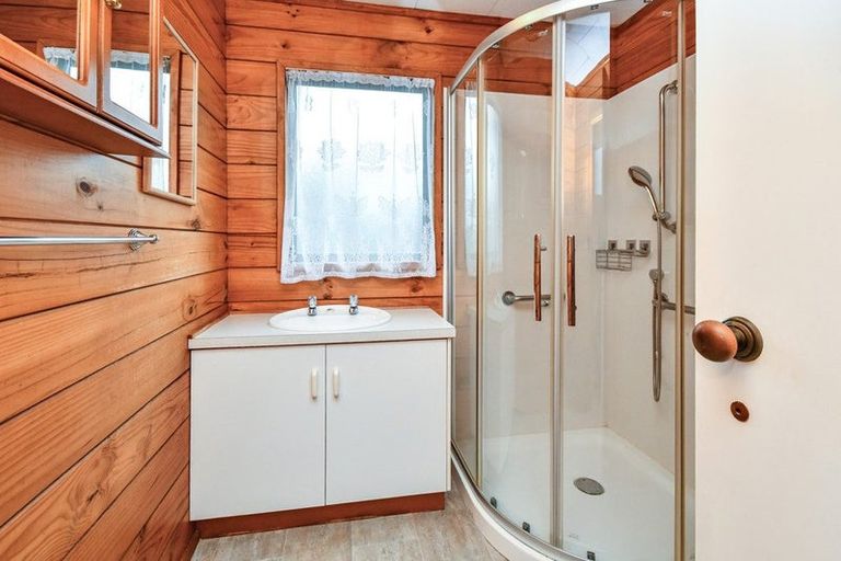 Photo of property in 2/9 Settlement Road, Papakura, 2110