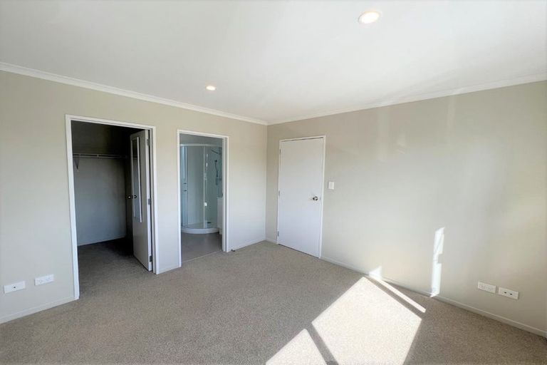 Photo of property in 11a Mangos Place, Pakuranga, Auckland, 2010