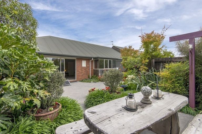 Photo of property in 125 Stapletons Road, Richmond, Christchurch, 8013