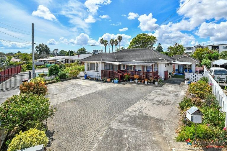Photo of property in 11 Staines Avenue, Mangere East, Auckland, 2024