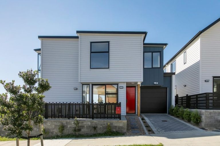 Photo of property in 2 Tihema Lane, Westgate, Auckland, 0614