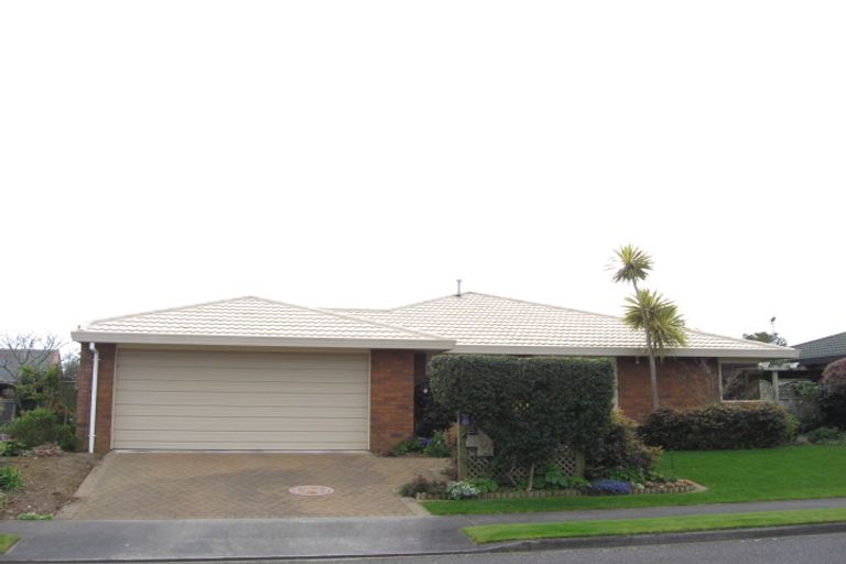 Photo of property in 1/2 Waiwera Place, Merrilands, New Plymouth, 4312