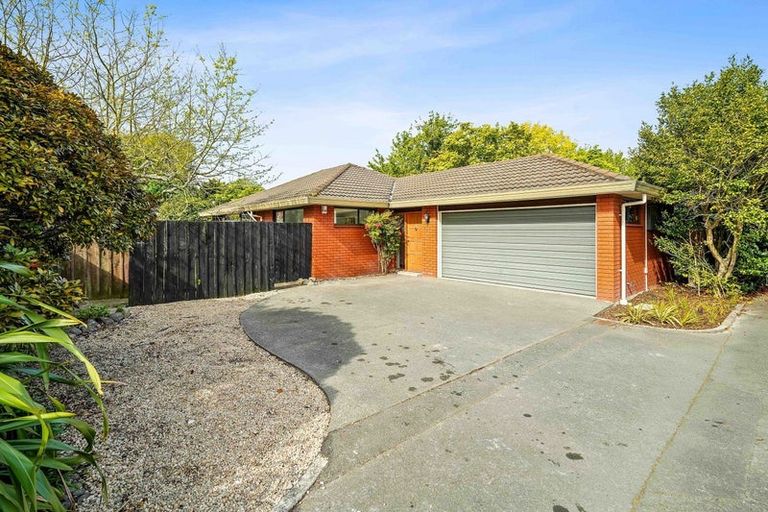 Photo of property in 2/302a Ilam Road, Burnside, Christchurch, 8053