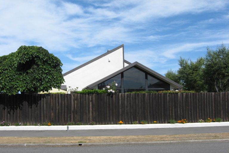 Photo of property in 118 Royal Park Drive, Parklands, Christchurch, 8083