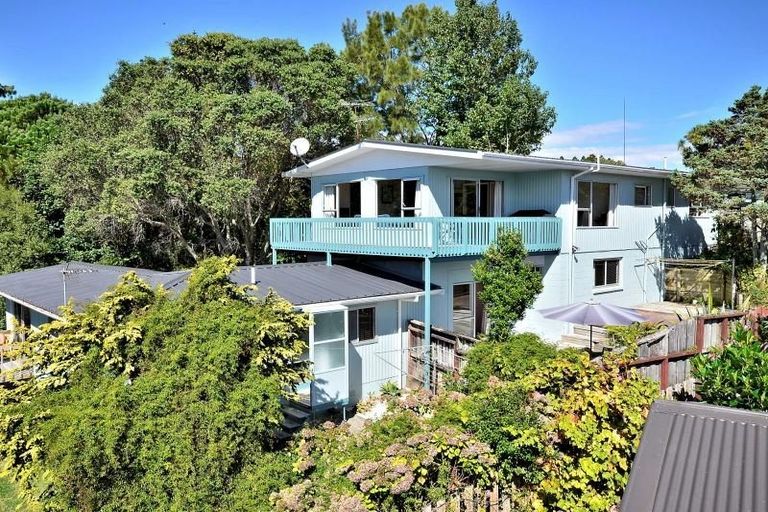 Photo of property in 19 Morriggia Place, Bayview, Auckland, 0629