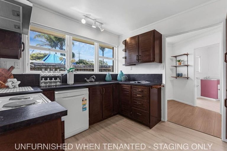 Photo of property in 50 Edgewater Drive, Pakuranga, Auckland, 2010