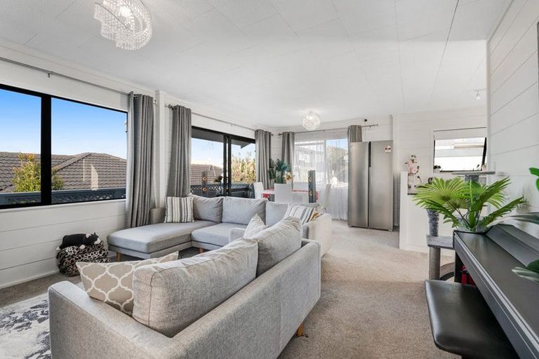 Photo of property in 57a Wade River Road, Stanmore Bay, Whangaparaoa, 0932