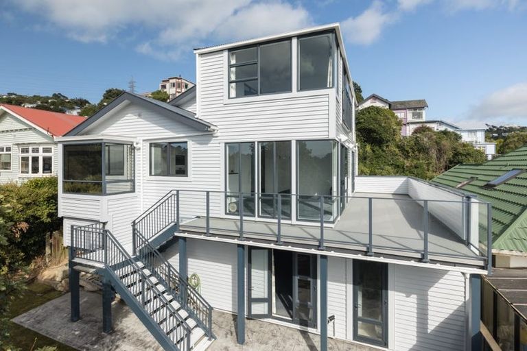 Photo of property in 9 Durham Crescent, Aro Valley, Wellington, 6021