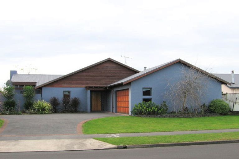 Photo of property in 14 Waiwherowhero Drive, St Andrews, Hamilton, 3200