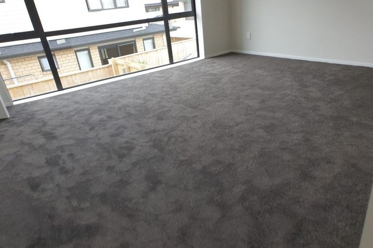 Photo of property in 16 Millcroft Lane, Ranui, Auckland, 0612