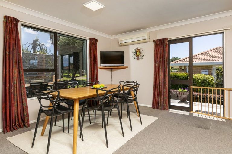 Photo of property in 11 Windfall Grove, Greenhithe, Auckland, 0632