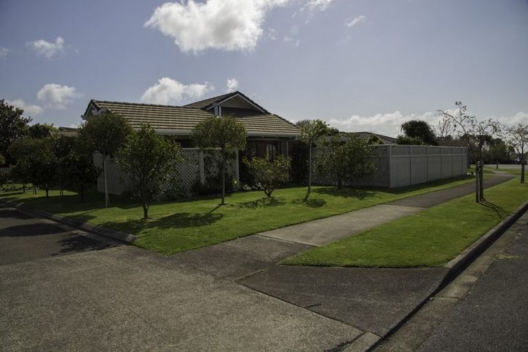 Photo of property in 10 Kinross Drive, Merrilands, New Plymouth, 4312