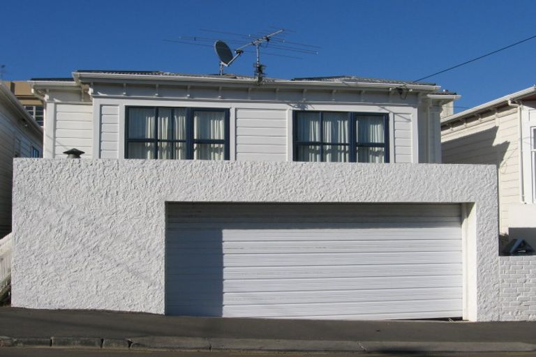 Photo of property in 8 Caroline Street, Mount Victoria, Wellington, 6011