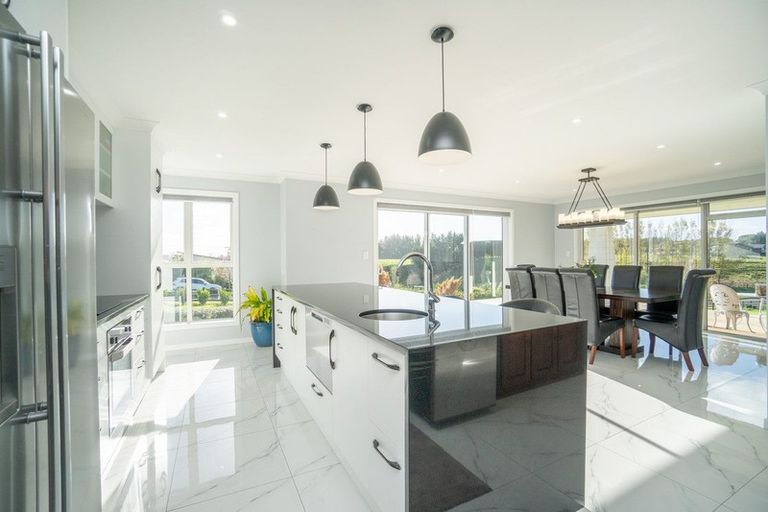 Photo of property in 2 Tutakarae Road, Kelvin Grove, Palmerston North, 4470