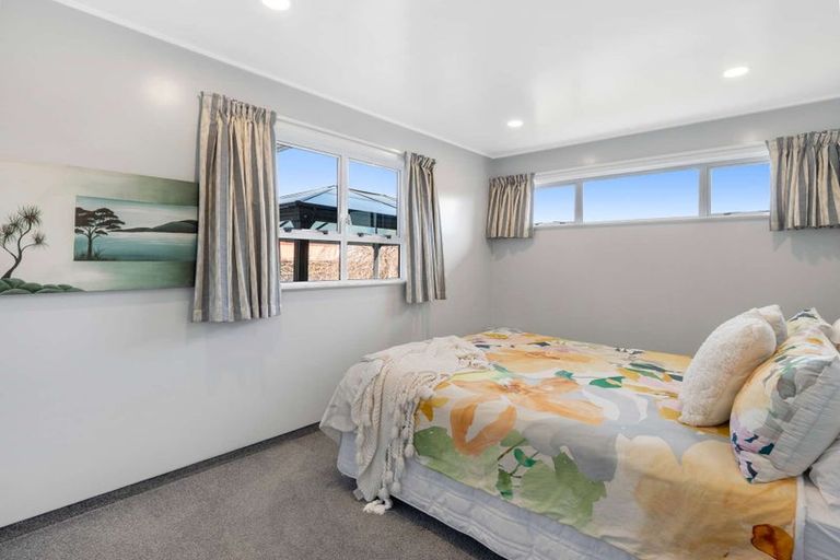 Photo of property in 16 Meadowvale Drive, Levin, 5510