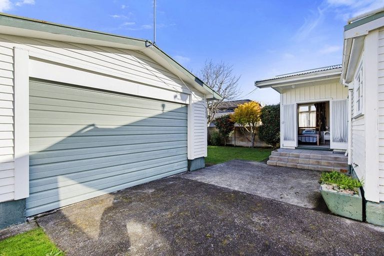 Photo of property in 64 Cambridge Terrace, Waterloo, Lower Hutt, 5011