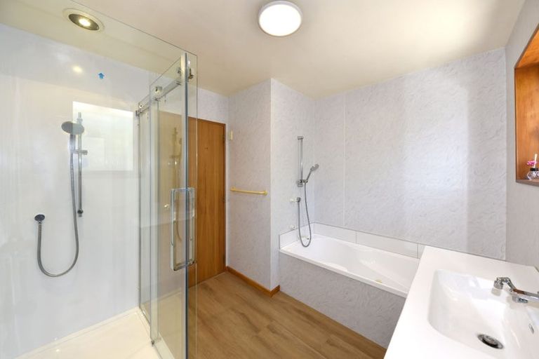 Photo of property in 4 Harlech Mews, Avonhead, Christchurch, 8042