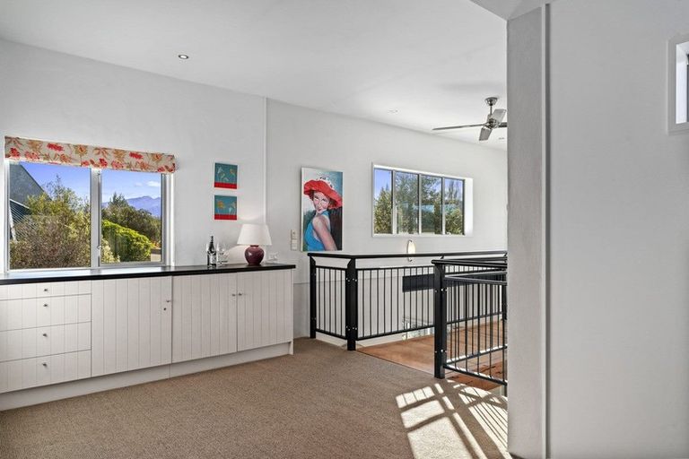 Photo of property in 17 Morrows Mead, Wanaka, 9305