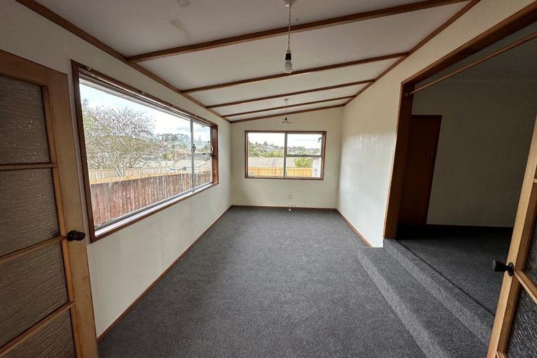 Photo of property in 20 Cockayne Crescent, Sunnynook, Auckland, 0620