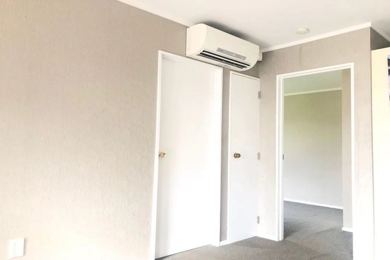 Photo of property in 17 Waimoko Glen, Swanson, Auckland, 0612