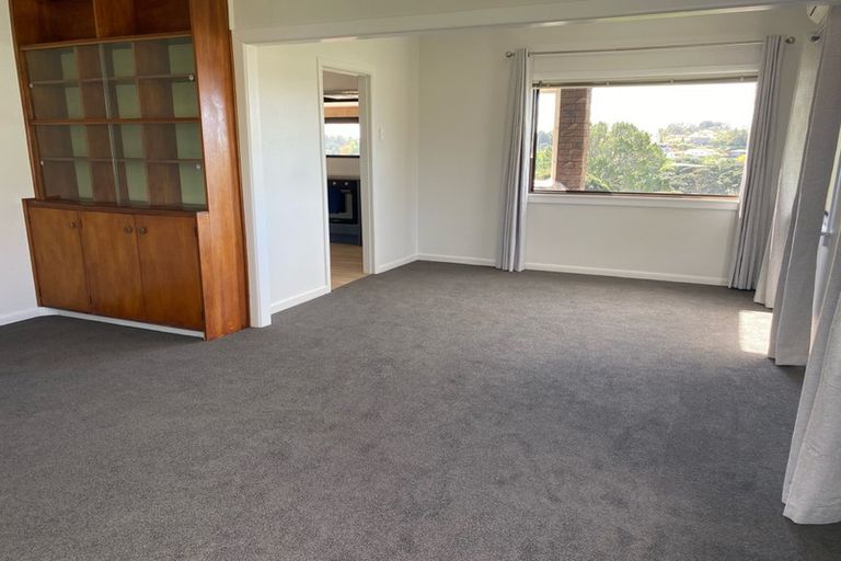 Photo of property in 43 Onewa Road, Northcote, Auckland, 0627