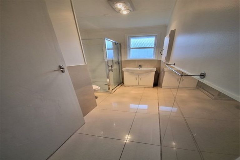 Photo of property in 12 Tracey Terrace, Te Atatu South, Auckland, 0602