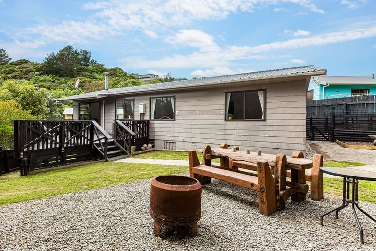 Photo of property in 35 Omapere Street, Whitby, Porirua, 5024