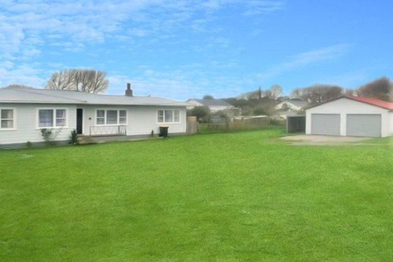 Photo of property in 65 Avenue Road, Foxton, 4814
