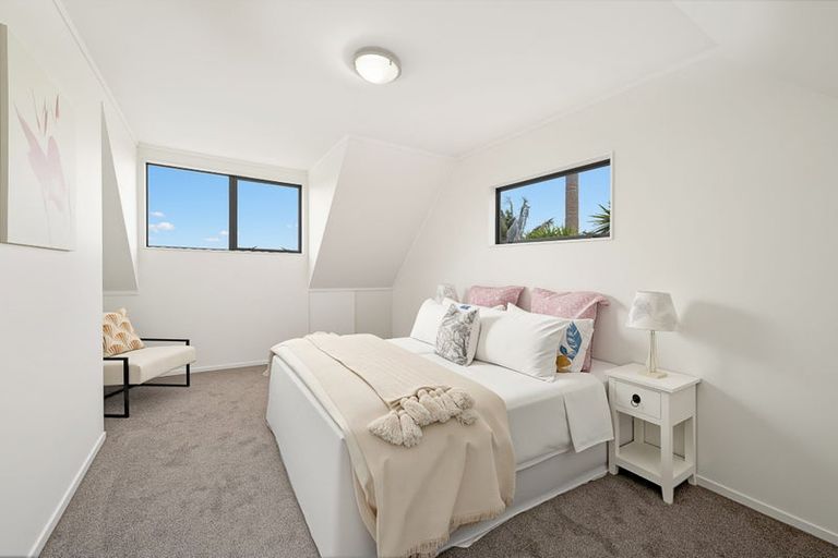 Photo of property in 54 Zefiro Drive, Massey, Auckland, 0614