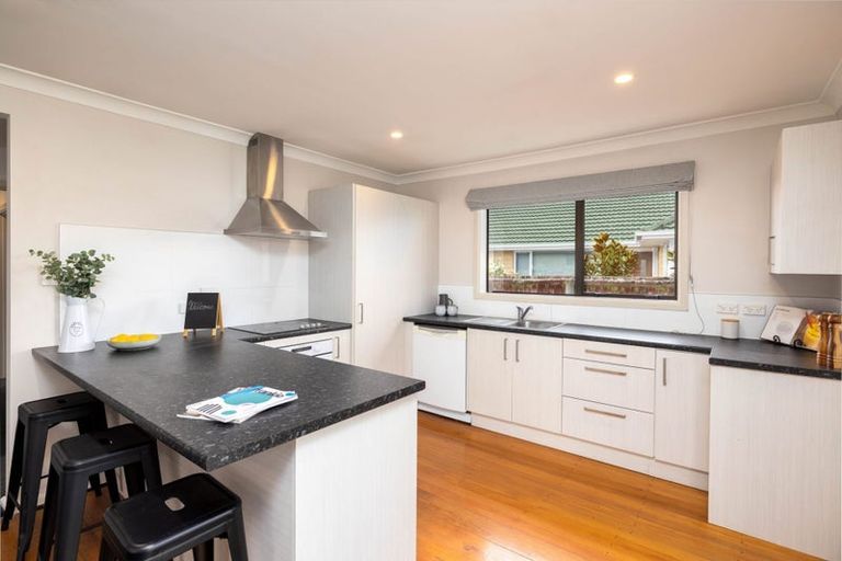 Photo of property in 60 Niven Street, Avondale, Christchurch, 8061