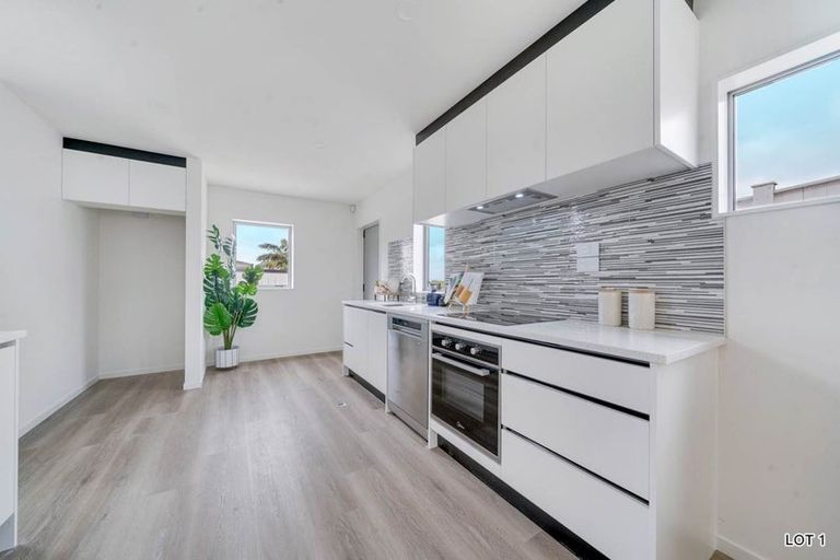 Photo of property in 40d Estuary Road, Weymouth, Auckland, 2103