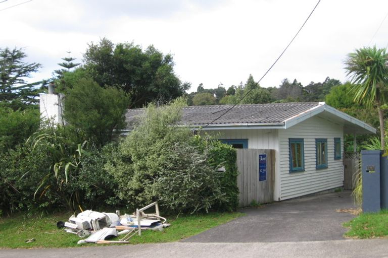 Photo of property in 1/168 Atkinson Road, Titirangi, Auckland, 0604