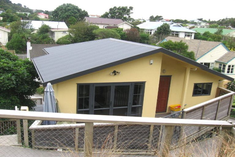 Photo of property in 17 Aplin Terrace, Ngaio, Wellington, 6035