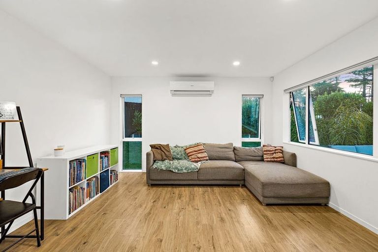 Photo of property in 11 Dida Park Drive, Kumeu, 0810