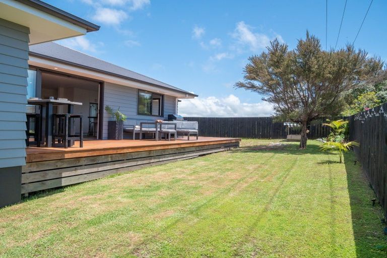 Photo of property in 24 Dudley Crescent, Cable Bay, 0420